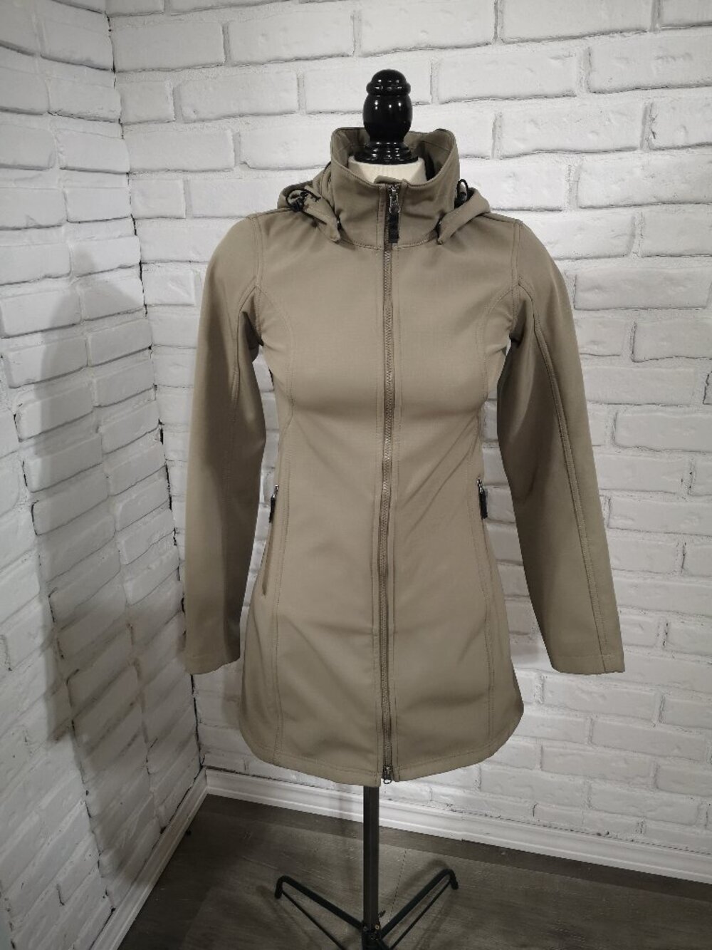 Eddie Bauer Ladies Size XS Taupe Fleece Lined Soft Shell Full Zip Jacket w/ Hood